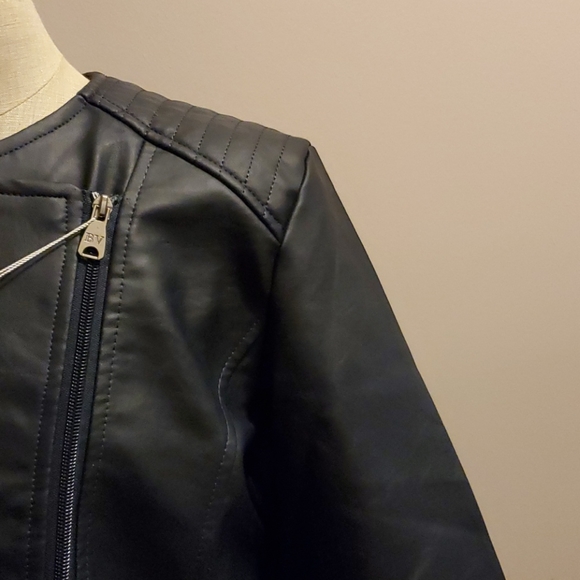 Leather Jacket - Picture 5 of 7